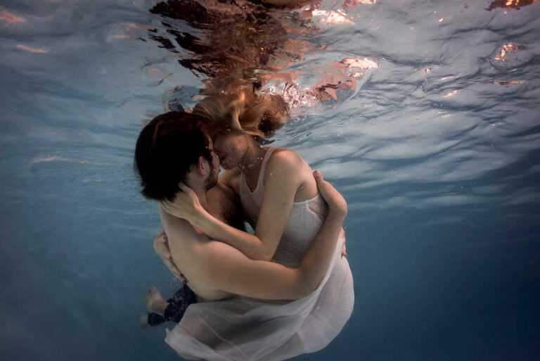 photo-underwater-couple-paris